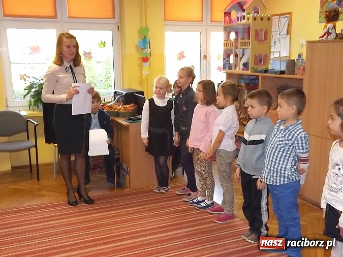 Zdjęcie w galerii na portalu naszraciborz.pl: Oficjalne pasowanie na świetlika w SP 13 wiadomości z regionu