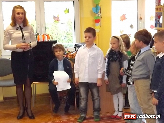 Zdjęcie w galerii na portalu naszraciborz.pl: Oficjalne pasowanie na świetlika w SP 13 wiadomości z regionu