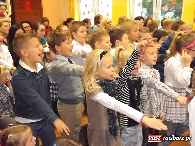 Zdjęcie w galerii na portalu naszraciborz.pl: Oficjalne pasowanie na świetlika w SP 13 wiadomości z regionu