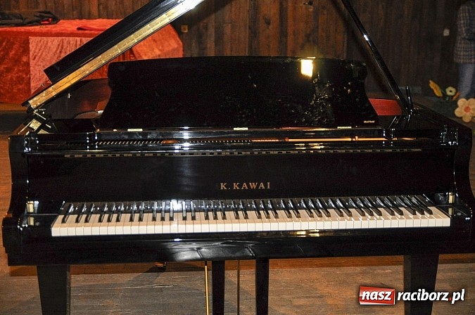 Zdjęcie w galerii na portalu naszraciborz.pl: 88 powodów do muzycznego szczęścia – nowy fortepian w Państwowej Szkole Muzycznej wiadomości z regionu