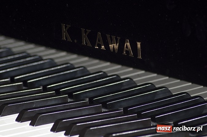 Zdjęcie w galerii na portalu naszraciborz.pl: 88 powodów do muzycznego szczęścia – nowy fortepian w Państwowej Szkole Muzycznej wiadomości z regionu