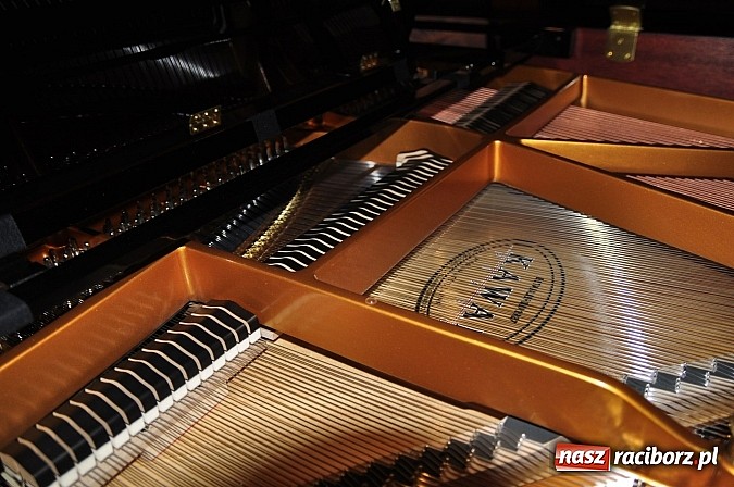 Zdjęcie w galerii na portalu naszraciborz.pl: 88 powodów do muzycznego szczęścia – nowy fortepian w Państwowej Szkole Muzycznej wiadomości z regionu