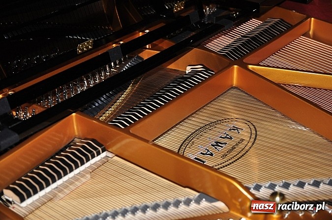 Zdjęcie w galerii na portalu naszraciborz.pl: 88 powodów do muzycznego szczęścia – nowy fortepian w Państwowej Szkole Muzycznej wiadomości z regionu