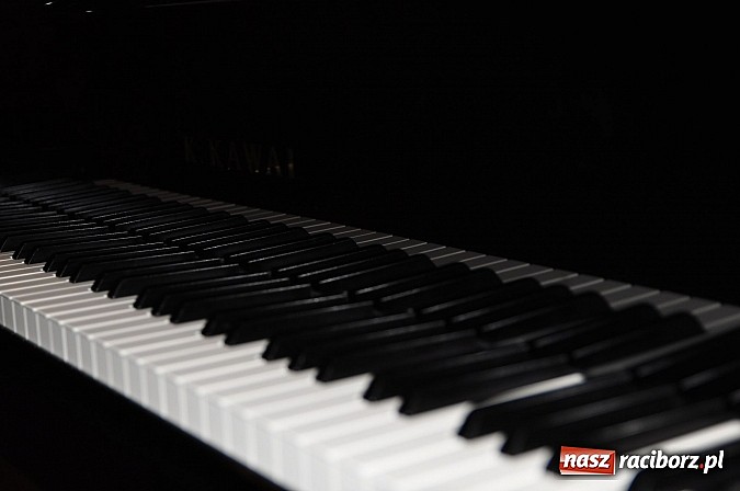 Zdjęcie w galerii na portalu naszraciborz.pl: 88 powodów do muzycznego szczęścia – nowy fortepian w Państwowej Szkole Muzycznej wiadomości z regionu
