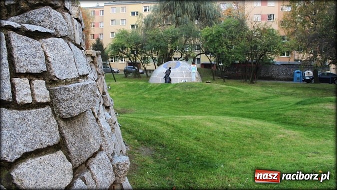 Zdjęcie w galerii na portalu naszraciborz.pl: Grupa VAG Racibórz zamieniła stare igloo w garbusa  wiadomości z regionu