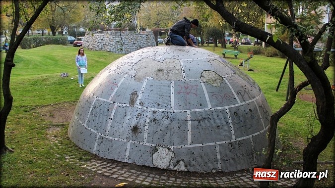 Zdjęcie w galerii na portalu naszraciborz.pl: Grupa VAG Racibórz zamieniła stare igloo w garbusa  wiadomości z regionu