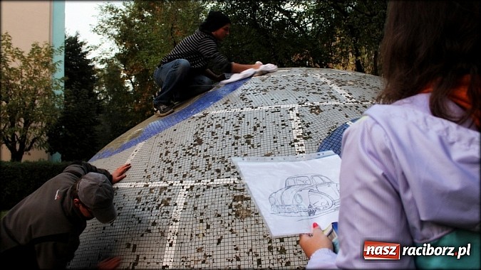 Zdjęcie w galerii na portalu naszraciborz.pl: Grupa VAG Racibórz zamieniła stare igloo w garbusa  wiadomości z regionu