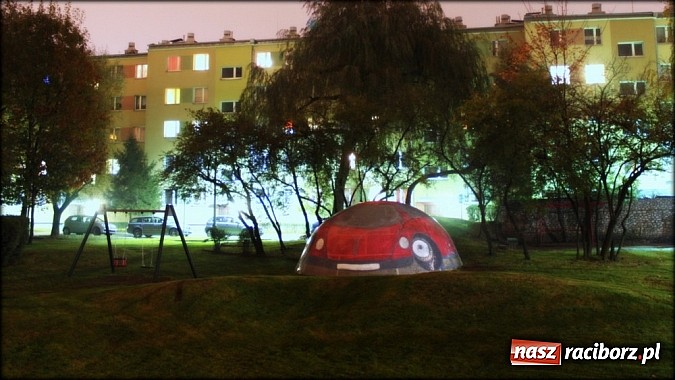 Zdjęcie w galerii na portalu naszraciborz.pl: Grupa VAG Racibórz zamieniła stare igloo w garbusa  wiadomości z regionu