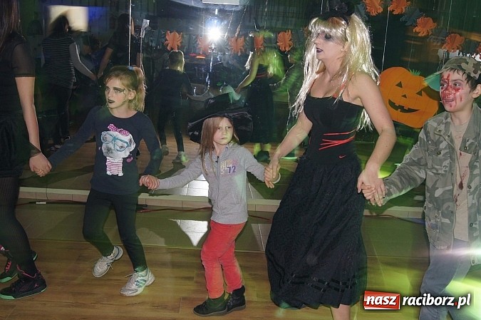 Zdjęcie w galerii na portalu naszraciborz.pl: Strefowicze straszyli na imprezie halloweenowej  wiadomości z regionu