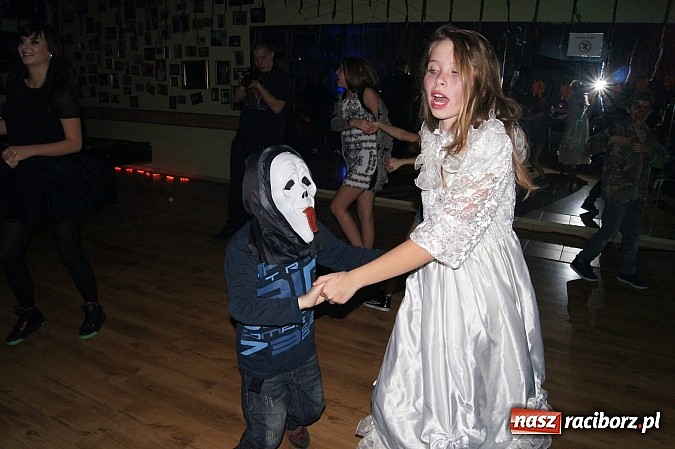 Zdjęcie w galerii na portalu naszraciborz.pl: Strefowicze straszyli na imprezie halloweenowej  wiadomości z regionu