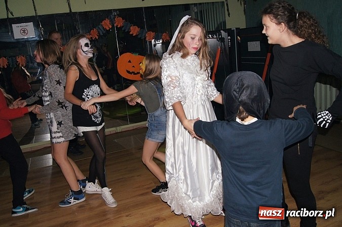Zdjęcie w galerii na portalu naszraciborz.pl: Strefowicze straszyli na imprezie halloweenowej  wiadomości z regionu
