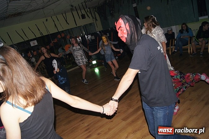Zdjęcie w galerii na portalu naszraciborz.pl: Strefowicze straszyli na imprezie halloweenowej  wiadomości z regionu