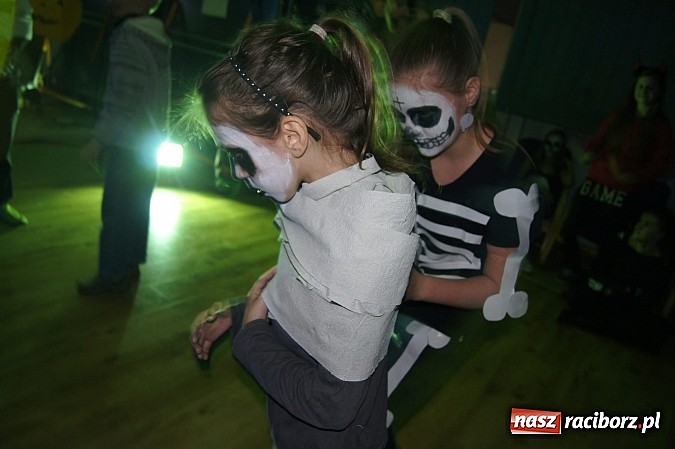 Zdjęcie w galerii na portalu naszraciborz.pl: Strefowicze straszyli na imprezie halloweenowej  wiadomości z regionu