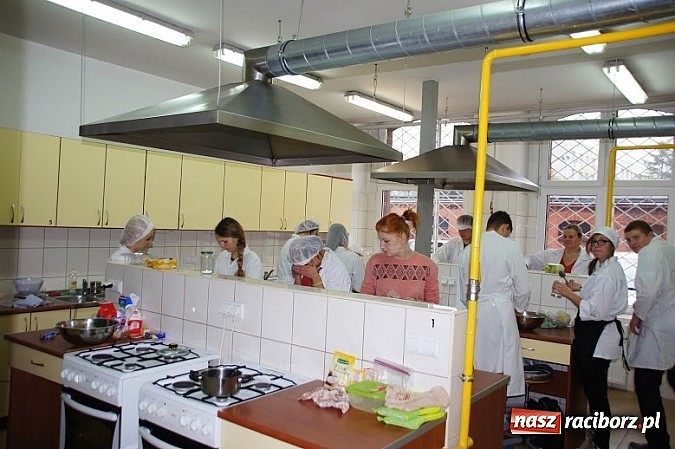 Zdjęcie w galerii na portalu naszraciborz.pl: Halloween w Zespole Szkół Zawodowych wiadomości z regionu