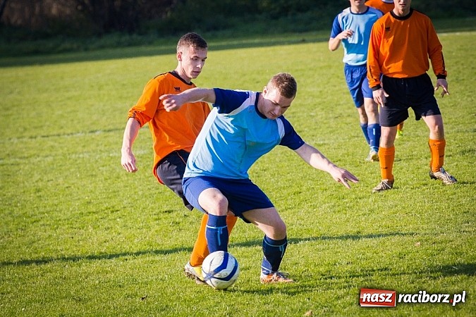 Zdjęcie w galerii na portalu naszraciborz.pl: Zryw-Dąb: Walki i bramek nie brakowało wiadomości z regionu