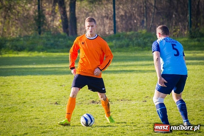 Zdjęcie w galerii na portalu naszraciborz.pl: Zryw-Dąb: Walki i bramek nie brakowało wiadomości z regionu