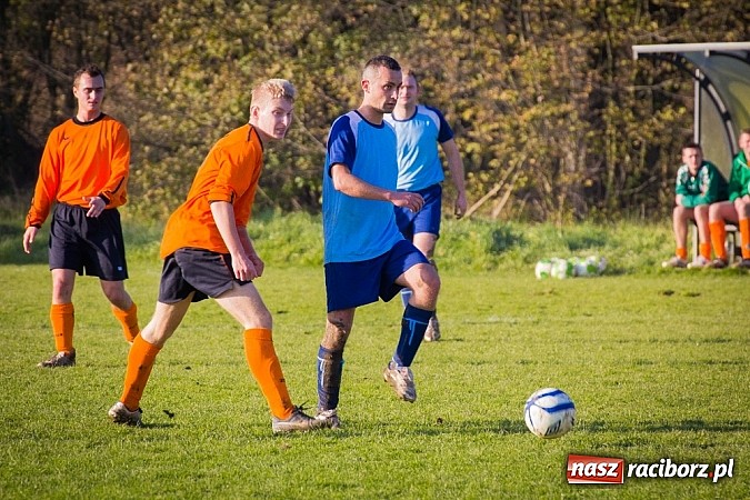 Zdjęcie w galerii na portalu naszraciborz.pl: Zryw-Dąb: Walki i bramek nie brakowało wiadomości z regionu