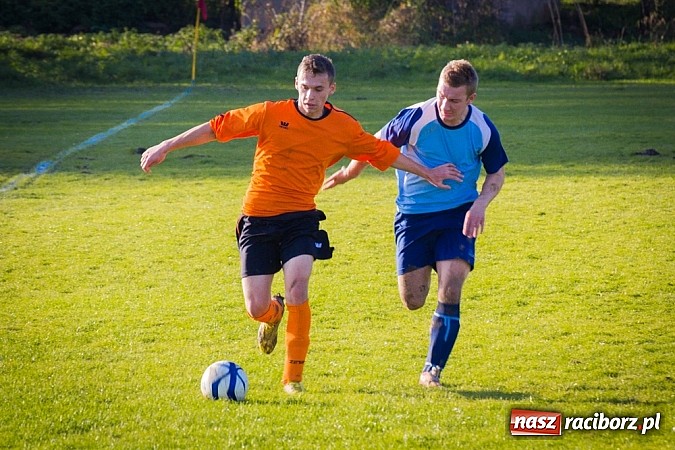 Zdjęcie w galerii na portalu naszraciborz.pl: Zryw-Dąb: Walki i bramek nie brakowało wiadomości z regionu