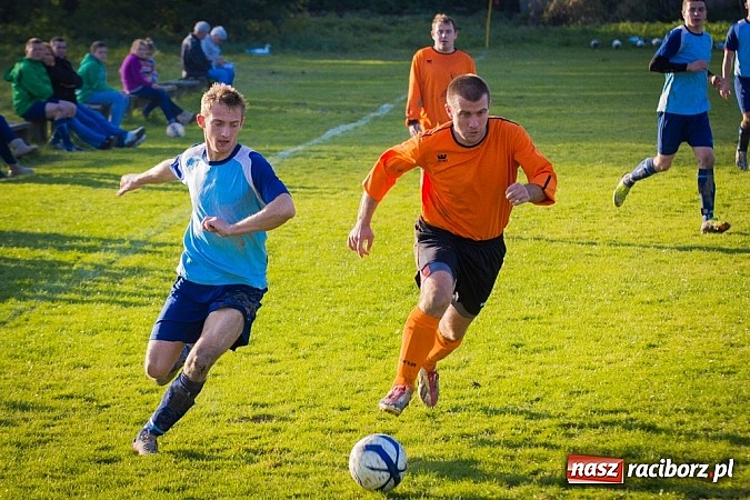 Zdjęcie w galerii na portalu naszraciborz.pl: Zryw-Dąb: Walki i bramek nie brakowało wiadomości z regionu