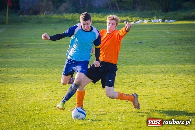 Zdjęcie w galerii na portalu naszraciborz.pl: Zryw-Dąb: Walki i bramek nie brakowało wiadomości z regionu