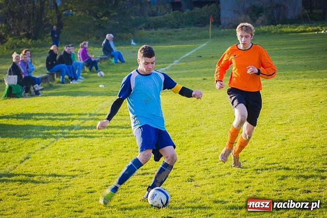 Zdjęcie w galerii na portalu naszraciborz.pl: Zryw-Dąb: Walki i bramek nie brakowało wiadomości z regionu