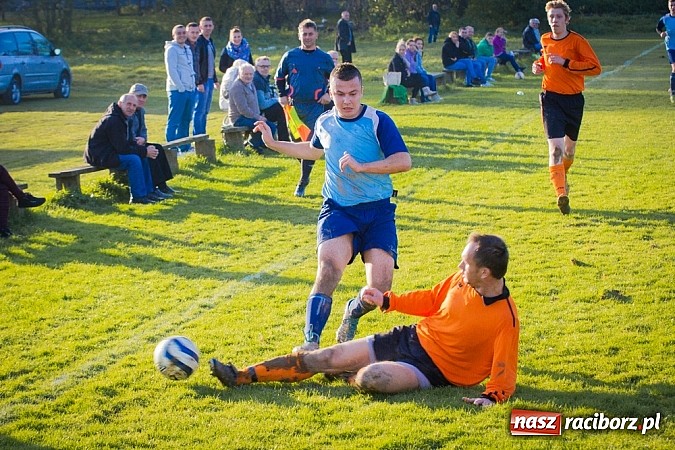 Zdjęcie w galerii na portalu naszraciborz.pl: Zryw-Dąb: Walki i bramek nie brakowało wiadomości z regionu