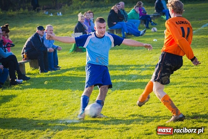 Zdjęcie w galerii na portalu naszraciborz.pl: Zryw-Dąb: Walki i bramek nie brakowało wiadomości z regionu