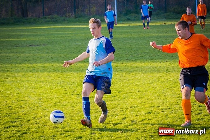 Zdjęcie w galerii na portalu naszraciborz.pl: Zryw-Dąb: Walki i bramek nie brakowało wiadomości z regionu