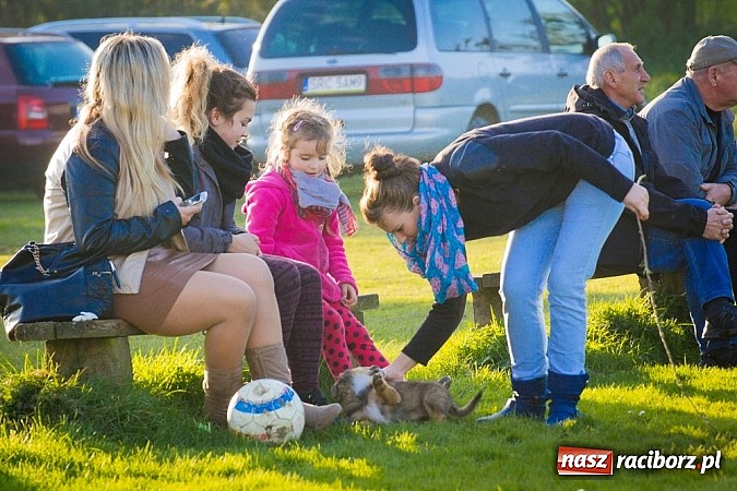 Zdjęcie w galerii na portalu naszraciborz.pl: Zryw-Dąb: Walki i bramek nie brakowało wiadomości z regionu