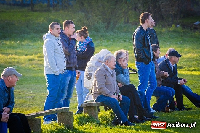 Zdjęcie w galerii na portalu naszraciborz.pl: Zryw-Dąb: Walki i bramek nie brakowało wiadomości z regionu
