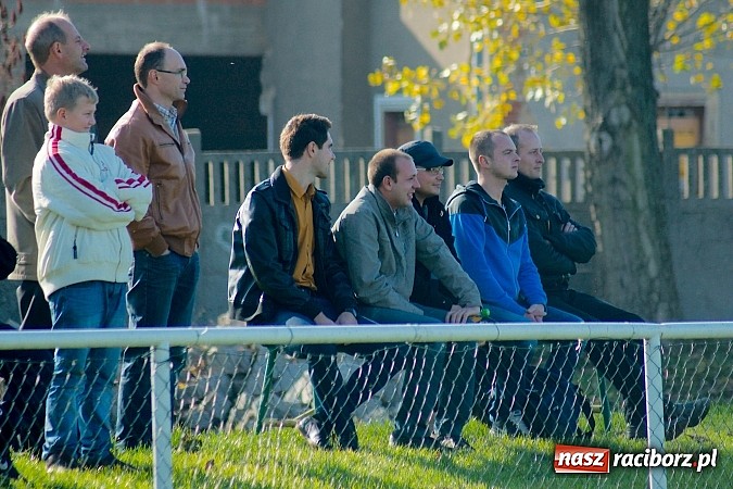 Zdjęcie w galerii na portalu naszraciborz.pl: A klasa: Udana pogoń Studziennej. Gamów na kolanach wiadomości z regionu