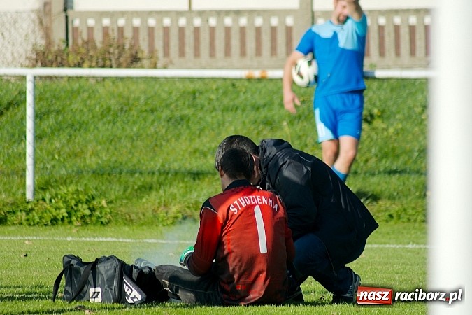 Zdjęcie w galerii na portalu naszraciborz.pl: A klasa: Udana pogoń Studziennej. Gamów na kolanach wiadomości z regionu