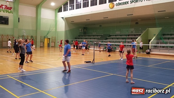 Zdjęcie w galerii na portalu naszraciborz.pl: Wieczorny Turniej Badmintona o Puchar Dyrektora OSiR wiadomości z regionu