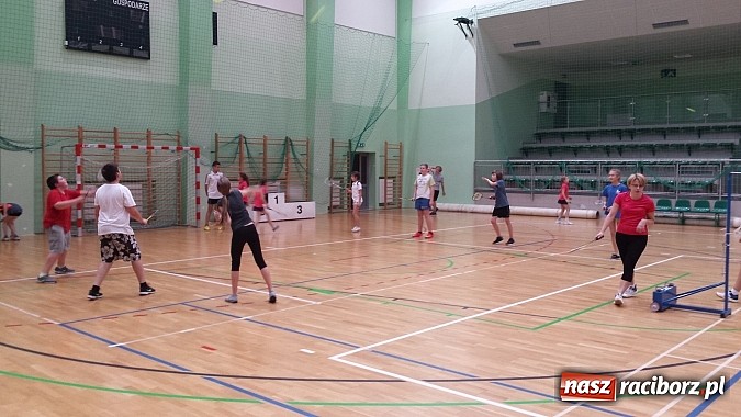 Zdjęcie w galerii na portalu naszraciborz.pl: Wieczorny Turniej Badmintona o Puchar Dyrektora OSiR wiadomości z regionu
