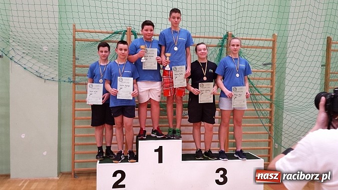 Zdjęcie w galerii na portalu naszraciborz.pl: Wieczorny Turniej Badmintona o Puchar Dyrektora OSiR wiadomości z regionu