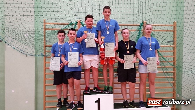 Zdjęcie w galerii na portalu naszraciborz.pl: Wieczorny Turniej Badmintona o Puchar Dyrektora OSiR wiadomości z regionu