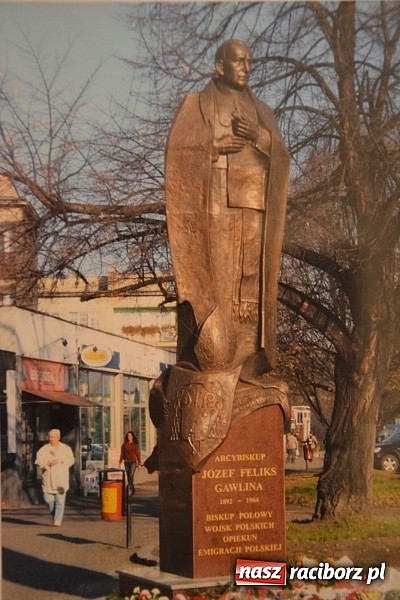 Zdjęcie w galerii na portalu naszraciborz.pl: Biografia biskupa Józefa Gawliny - wykład na zamku wiadomości z regionu