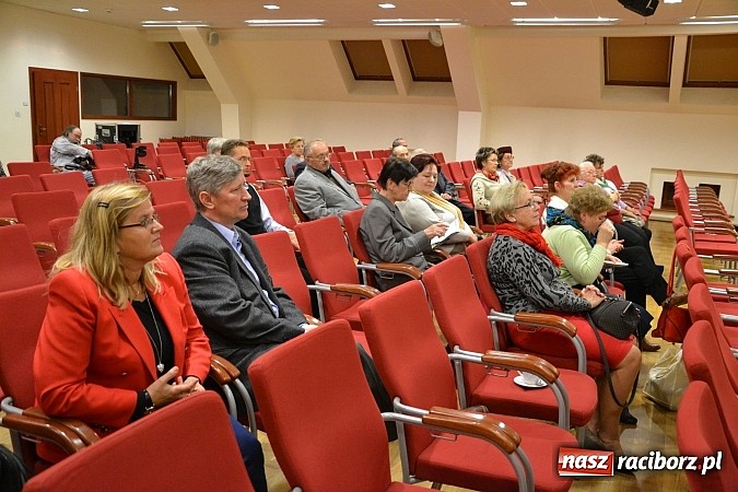 Zdjęcie w galerii na portalu naszraciborz.pl: Biografia biskupa Józefa Gawliny - wykład na zamku wiadomości z regionu