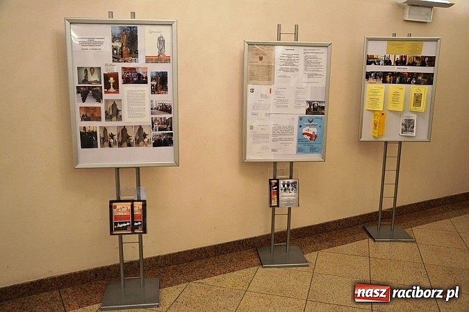 Zdjęcie w galerii na portalu naszraciborz.pl: Biografia biskupa Józefa Gawliny - wykład na zamku wiadomości z regionu