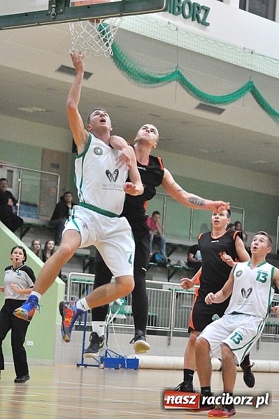 Zdjęcie w galerii na portalu naszraciborz.pl: Jaworzno wywiozło dwa punkty z Raciborza wiadomości z regionu