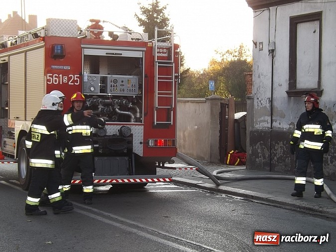 Zdjęcie w galerii na portalu naszraciborz.pl: Pożar w kamienicy na rogu Mariańskiej i Michejdy! Jedna osoba ranna wiadomości z regionu