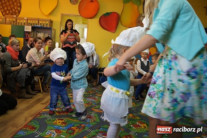 Zdjęcie w galerii na portalu naszraciborz.pl: Dzieci z Nędzy oficjalnie pasowane na przedszkolaka wiadomości z regionu