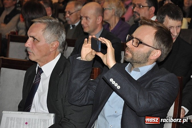 Zdjęcie w galerii na portalu naszraciborz.pl: Dawid Wacławczyk wyłożył karty na stół. Dostało się prezydentowi z miss Pakistanu w tle wiadomości z regionu