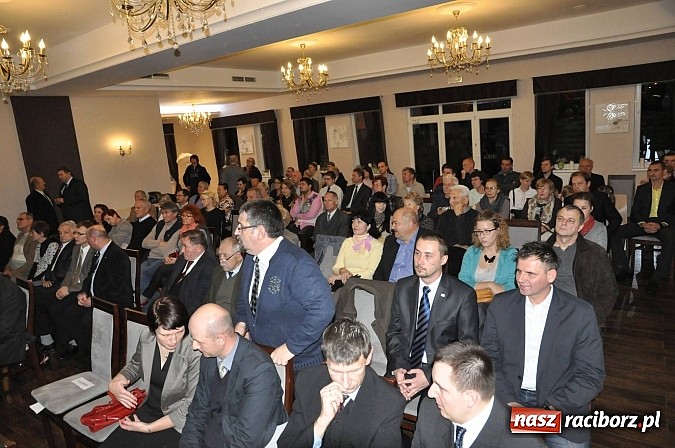 Zdjęcie w galerii na portalu naszraciborz.pl: Dawid Wacławczyk wyłożył karty na stół. Dostało się prezydentowi z miss Pakistanu w tle wiadomości z regionu