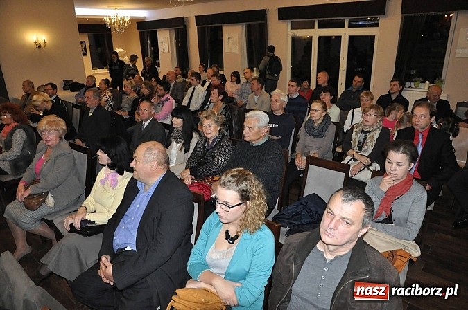 Zdjęcie w galerii na portalu naszraciborz.pl: Dawid Wacławczyk wyłożył karty na stół. Dostało się prezydentowi z miss Pakistanu w tle wiadomości z regionu