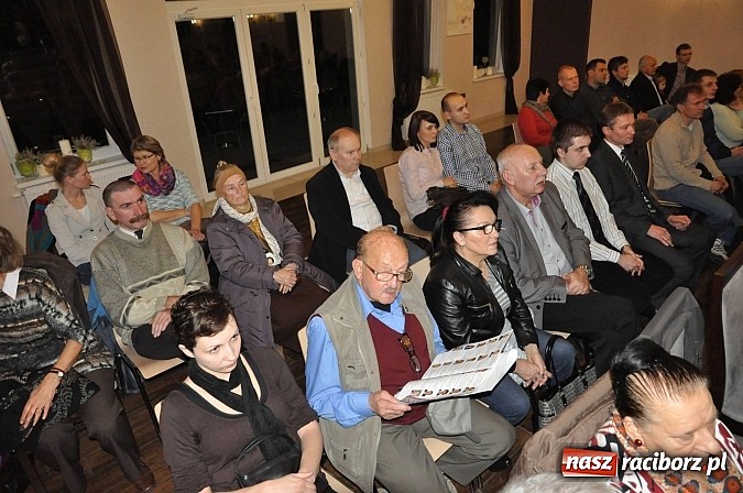 Zdjęcie w galerii na portalu naszraciborz.pl: Dawid Wacławczyk wyłożył karty na stół. Dostało się prezydentowi z miss Pakistanu w tle wiadomości z regionu