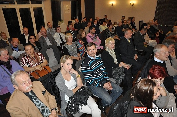 Zdjęcie w galerii na portalu naszraciborz.pl: Dawid Wacławczyk wyłożył karty na stół. Dostało się prezydentowi z miss Pakistanu w tle wiadomości z regionu