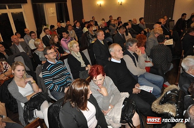 Zdjęcie w galerii na portalu naszraciborz.pl: Dawid Wacławczyk wyłożył karty na stół. Dostało się prezydentowi z miss Pakistanu w tle wiadomości z regionu