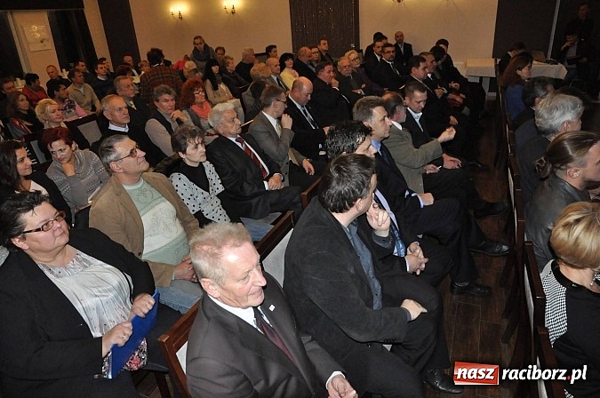 Zdjęcie w galerii na portalu naszraciborz.pl: Dawid Wacławczyk wyłożył karty na stół. Dostało się prezydentowi z miss Pakistanu w tle wiadomości z regionu