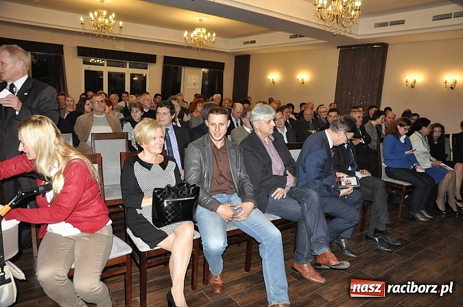 Zdjęcie w galerii na portalu naszraciborz.pl: Dawid Wacławczyk wyłożył karty na stół. Dostało się prezydentowi z miss Pakistanu w tle wiadomości z regionu